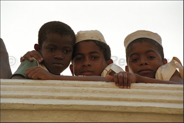 Some children, observe the traffic in the city during a stop of the lessons in a Koranic school Some children, observe the traffic in the city during a stop of the lessons in a Koranic school