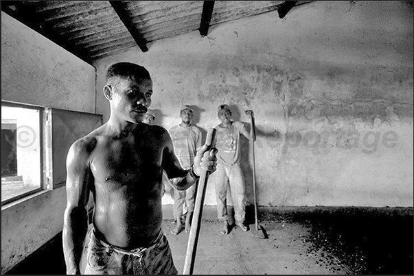 For two weeks, the room is heated by fire day and night and the workers that work inside, need continuous stops For two weeks, the room is heated by fire day and night and the workers that work inside, need continuous stops