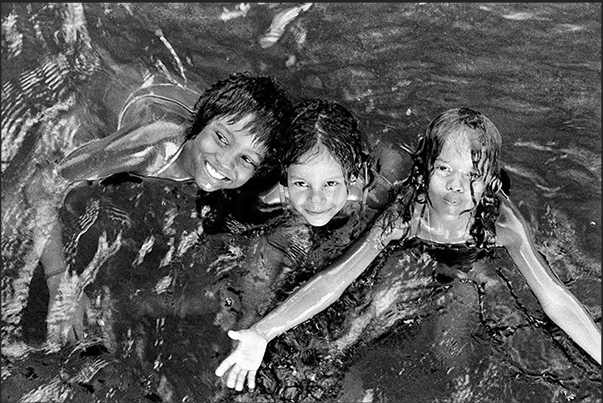 The farms are always along the rivers, rivers used for fun and swim The farms are always along the rivers, rivers used for fun and swim