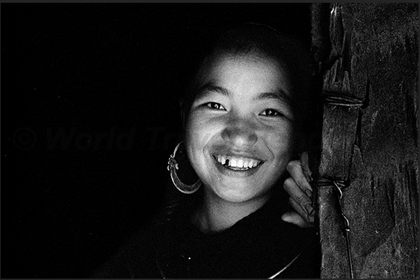 Sa Pa, central highlands. A woman Himong, a population arrived from China between the eighteenth and nineteenth centuries Sa Pa, central highlands. A woman Himong, a population arrived from China between the eighteenth and nineteenth centuries