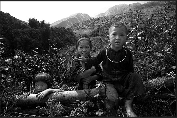 Sa Pa village, central highlands. Children Himong Sa Pa village, central highlands. Children Himong