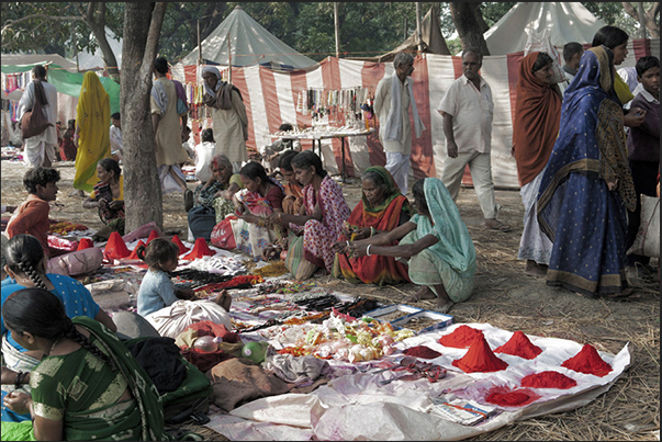 An exhibition of female articles visited by women who accompany sellers and buyers to the market An exhibition of female articles visited by women who accompany sellers and buyers to the market