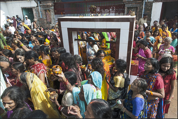 Women waiting to enter the temple for prayer Women waiting to enter the temple for prayer