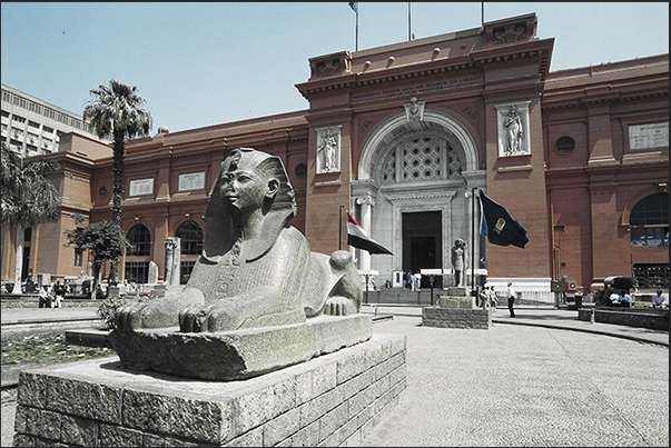 Cairo. Entrance to the Egyptian Museum