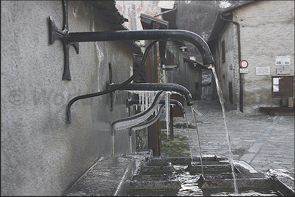 Laux Village. The fountain at the entrance to the village