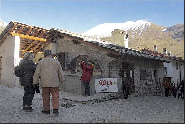 Usseaux. The Gofri oven, a flat bread cooked between two iron plates, enjoyed with both sweet and savory items.