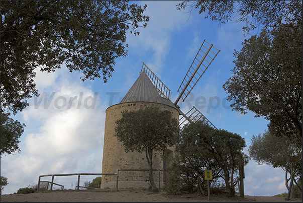Moulin de Bonheur, the windmill on the way to the south coast