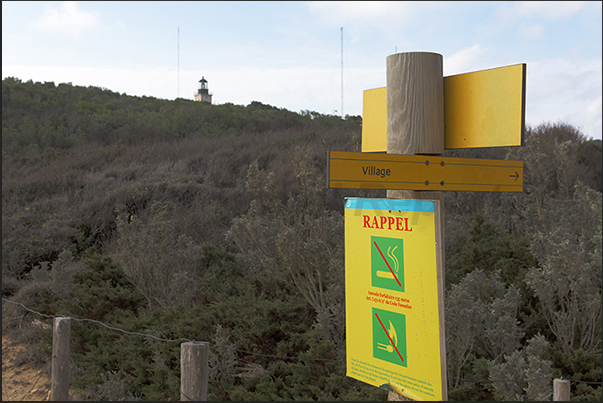 Signals along the paths of the park towards the lighthouse on the cliffs of Rocher de la Croix, south coast