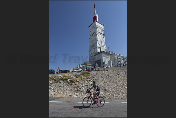 Arrival under the telecommunications tower