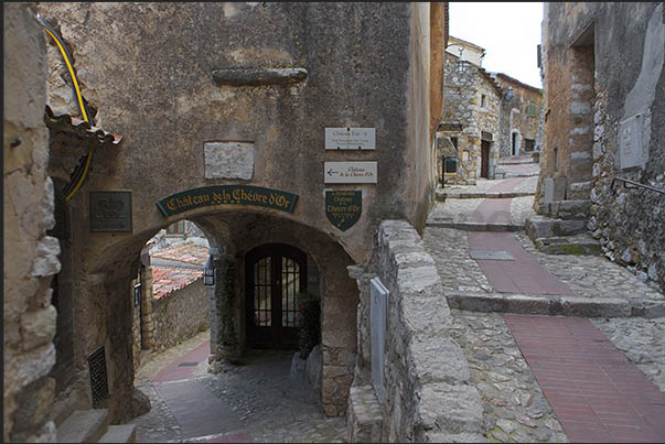 Below one of the access doors to the medieval village and rue Barri which goes up to the castle