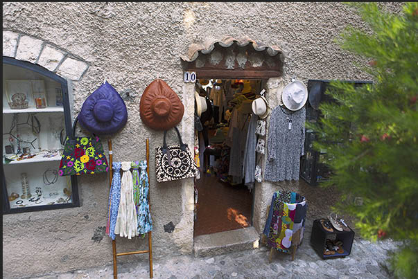Store of artists along Rue du Chateau