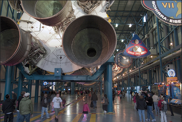 Cape Kennedy Space Center. Pavilion of Saturn V rocket. The carrier which contributed in a fundamental way to Apollo missions Cape Kennedy Space Center. Pavilion of Saturn V rocket. The carrier which contributed in a fundamental way to Apollo missions