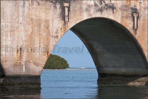 Keys Islands archipelago. The southern tip of Florida whose islands are connected by bridges sometimes several kilometers long