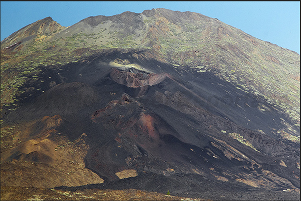 The last eruption of Pico Viejo (3.131 m) in 1798, the oldest volcano on the island