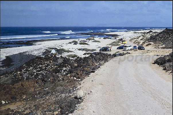The dirt road that runs along the desert north-west coast near the Toston lighthouse