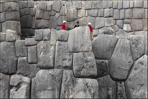 Sacsayhuaman archaeological site along the road from Cuzco to the Chinchero plateau Sacsayhuaman archaeological site along the road from Cuzco to the Chinchero plateau