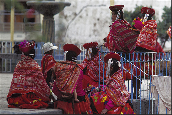 Ollantaytambo village. Women in the traditional dress