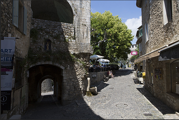 Entrance to the citadel from the Porte de Vence on Rue de la Prison leading to Place du Tilleul