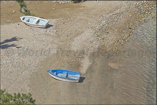 The protected beach of Heronissos at the bottom of the bay