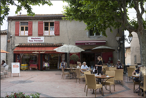 Square in Rue Saint Sébastien, a meeting place for aperitifs in the bars overlooking the square Square in Rue Saint Sébastien, a meeting place for aperitifs in the bars overlooking the square