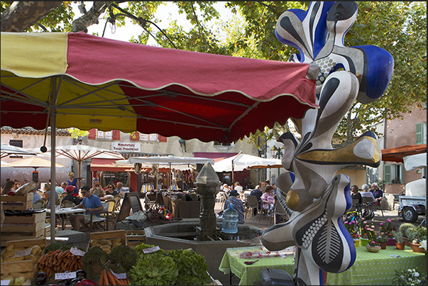 Square in Rue Saint Sébastien, a meeting place for aperitifs in the bars overlooking the square