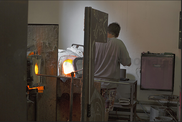 Ampoules, plates, trays and many other objects are made by master glassmakers Ampoules, plates, trays and many other objects are made by master glassmakers