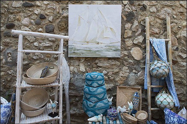 In the alleys we observed various forms of art exhibited outside the artists shops In the alleys we observed various forms of art exhibited outside the artists shops