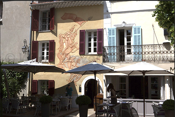 Old decorations on the facades of the houses facing the Place du Commandant Lamy
