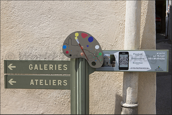 Directions to reach the art galleries in the alleys of the village
