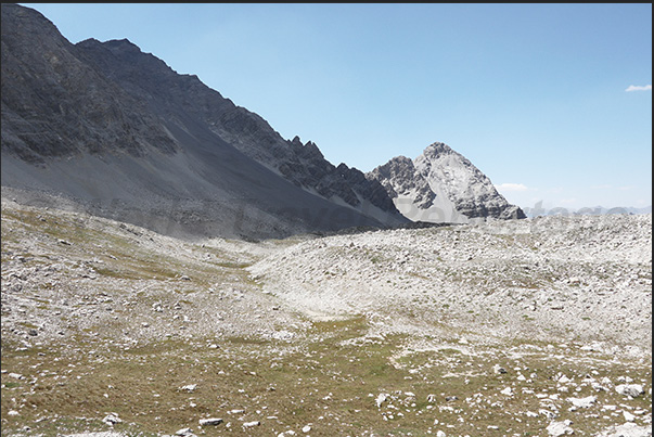 The summit of the Desertes pass (2,553 m) The summit of the Desertes pass (2,553 m)