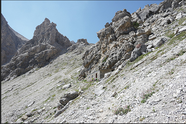 Bivouac just before reaching the Desertes pass (2,553 m) Bivouac just before reaching the Desertes pass (2,553 m)