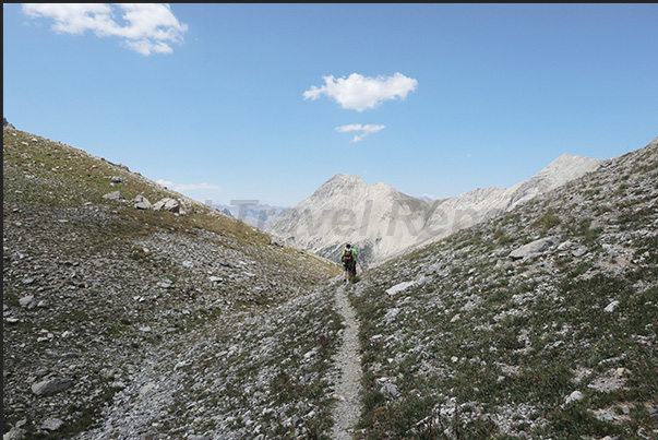 Trail from the Desertes Pass (2,553 m) towards the Orso Pass (2,481 m) Trail from the Desertes Pass (2,553 m) towards the Orso Pass (2,481 m)