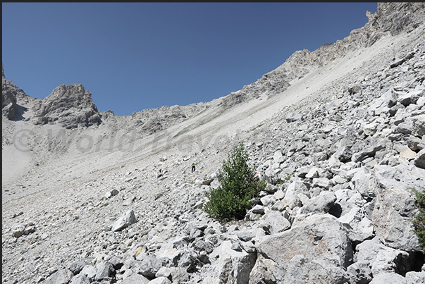 Climbing towards the Desertes Pass Climbing towards the Desertes Pass