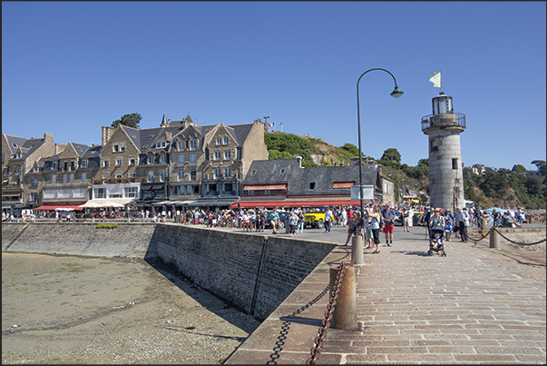 Cancale lighthouse and the start of the pier at low tide