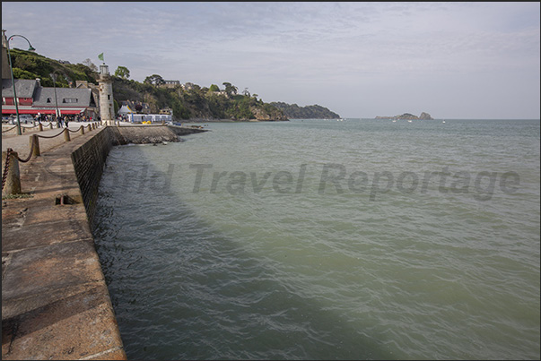 At high tide, Cancale port covers the farms with over 10 meters of water
