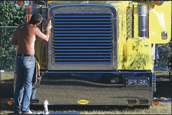Preparations begin for the beauty contest. All truckers paint and clean in detail their trucks