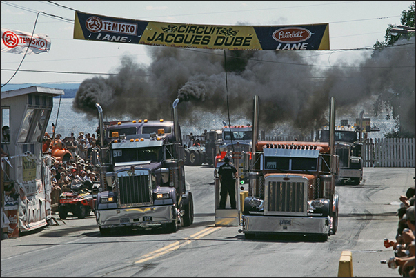 The uphill race trucks, with and without a trailer, it is the most exciting time of the event