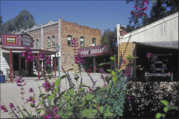 The old town of Swan Hill. Shopping street
