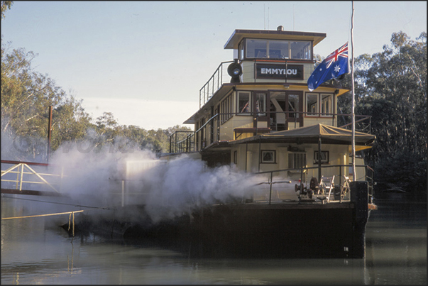 Steamboat ready to leave from the port of Echuca