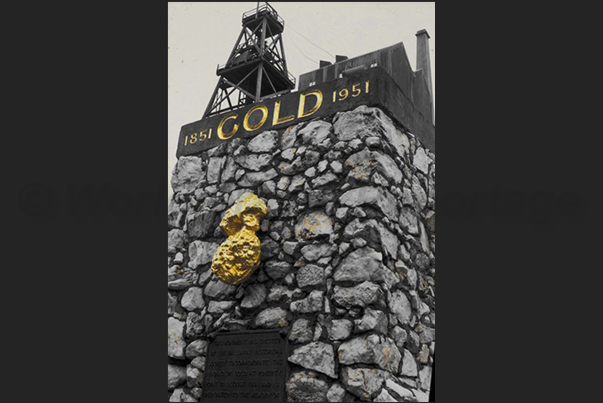 In the city of Ballarat, it is exposed the mold of the big gold nugget found in 1858