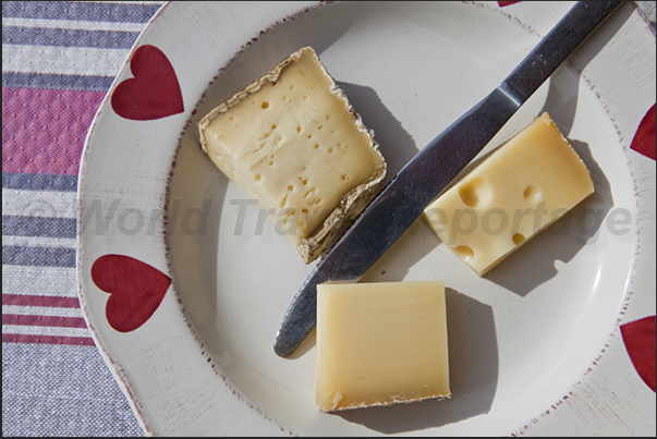 Cheeses: Fontina, Beaufort, Toma di Savoia (from right clockwise)