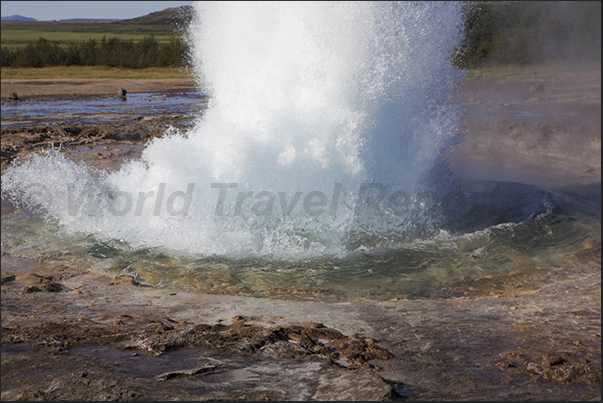 Selfoss, Park of Geyser. The geyser explodes
