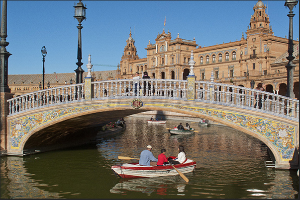 Sevilla, Plaza de Espańa One of four bridges that reach the palaces built for the Ibero-American Exposition of 1929 Sevilla, Plaza de Espańa One of four bridges that reach the palaces built for the Ibero-American Exposition of 1929