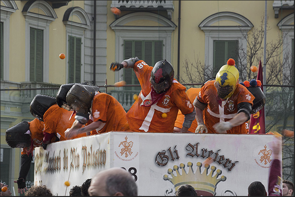 People, fights against the chariots with the guards of tyrants