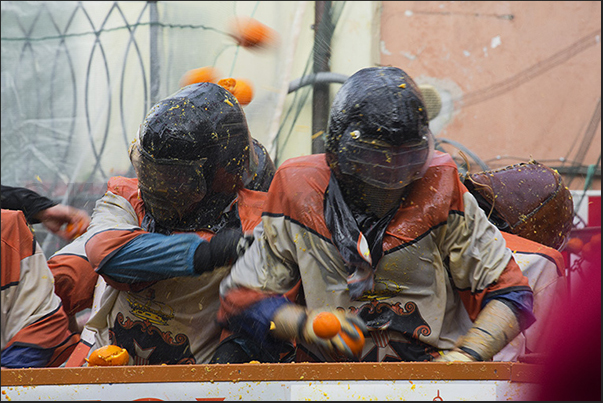 Only the guards on the chariots have the hard hats because bombarded by thousands of oranges