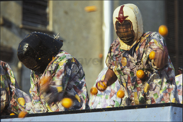 Only the guards on the chariots have the hard hats because bombarded by thousands of oranges