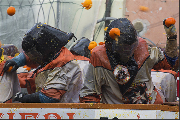 The oranges will break against helmets creating liters of juices that quickly fill the streets and squares