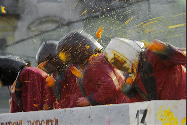 The oranges will break against helmets creating liters of juices that quickly fill the streets and squares