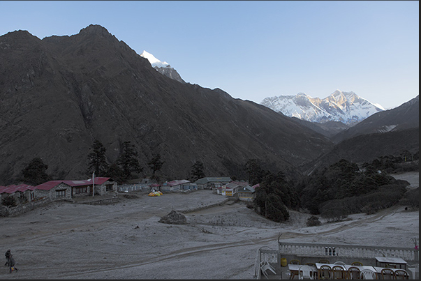 Sunrise, the village of Tengboche wakes up, it is time to leave. On lawns, during the night, it has formed a thick layer of frost