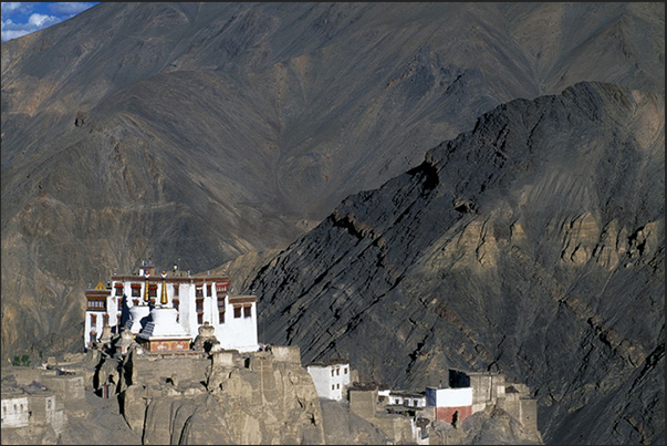 Lamayuru Monastery (3510 m) on the road to Leh. Built in 1000 a.C. is the oldest monastery of Tibetan Buddhist tradition in India Lamayuru Monastery (3510 m) on the road to Leh. Built in 1000 a.C. is the oldest monastery of Tibetan Buddhist tradition in India